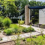 Luxe Recreatiebungalows Midden In Bosrijke Omgeving Noord-brabant Hébergement de vacances Waalre
