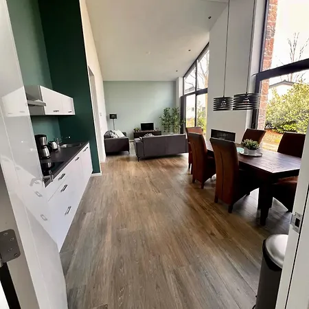 Luxe Recreatiewoning Midden In Bosrijke Omgeving