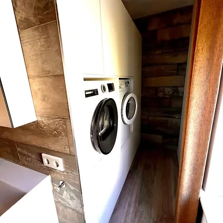 Luxe Recreatiewoningen Midden In Bosrijke Omgeving Hébergement de vacances *