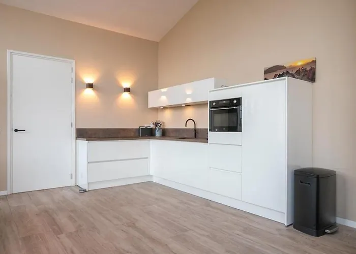 Luxe Recreatiewoningen Midden In Bosrijke Omgeving Hébergement de vacances Waalre